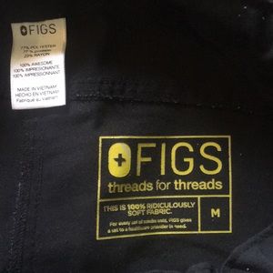 FIGS black skinny leg scrub pant medium